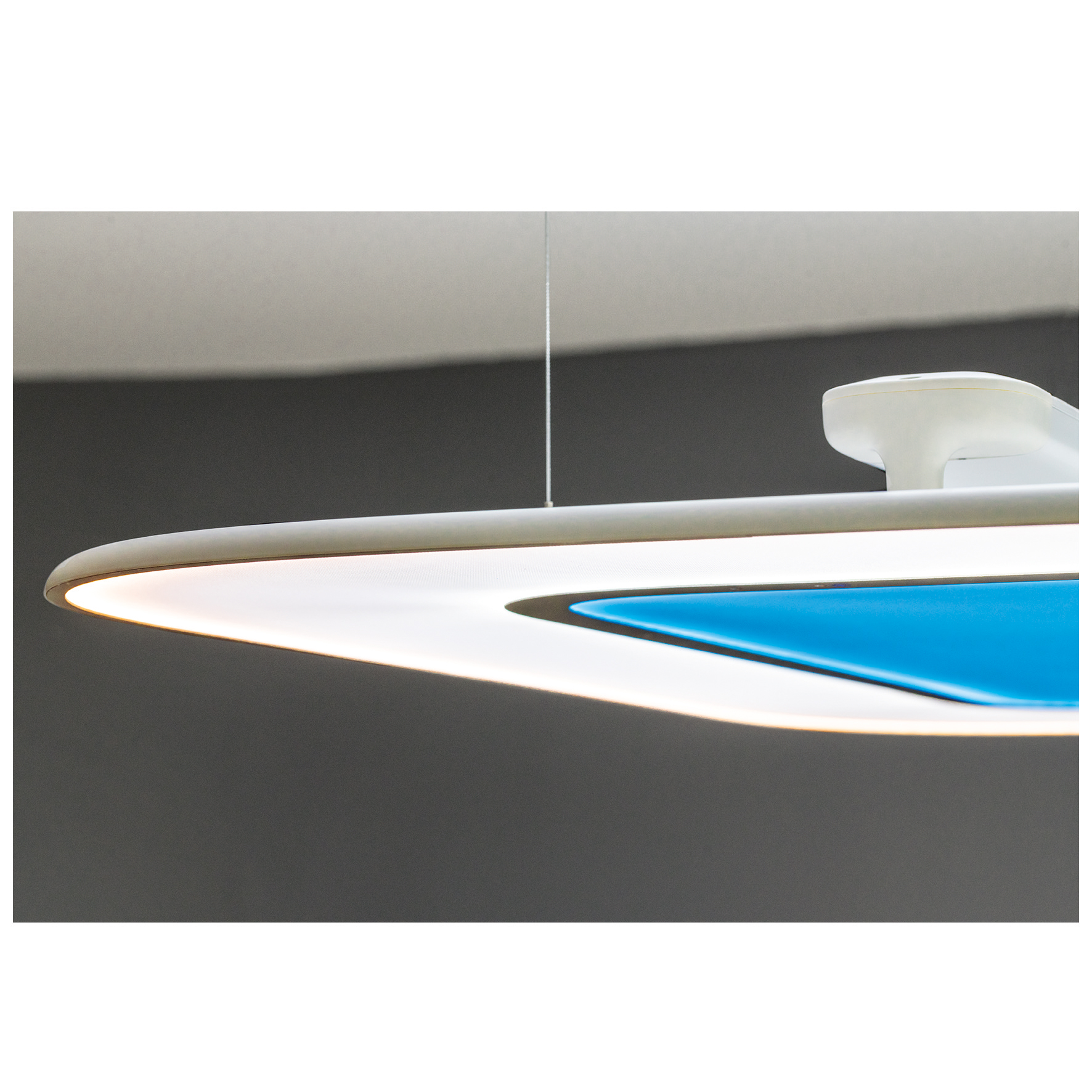 D-TEC CLOUD m dynamiskt + indirekt ljus