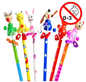 Leksaker, pennor i olika färger med figurer på top